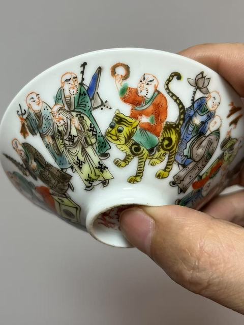 古玩陶瓷五彩羅漢圖茶盞真品鑒賞圖