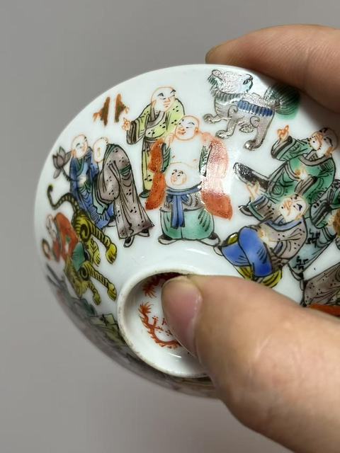 古玩陶瓷五彩羅漢圖茶盞真品鑒賞圖