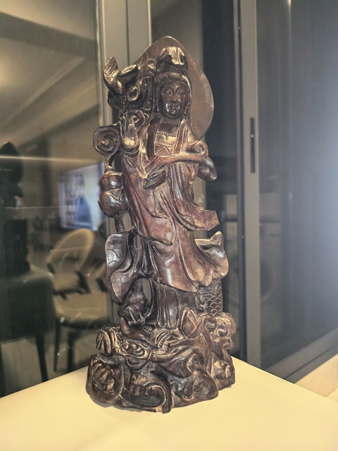 古玩雜項(xiàng)紅木雕蓮花站像觀音真品鑒賞圖