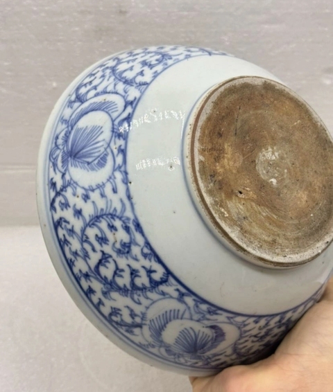 古玩陶瓷纏枝花卉紋青花研缽真品鑒賞圖