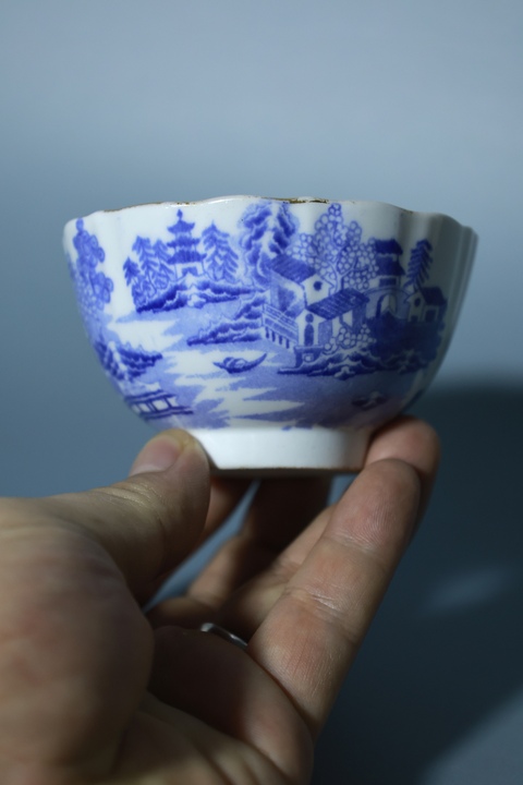 古玩陶瓷青花山水人物紋花口杯真品鑒賞圖