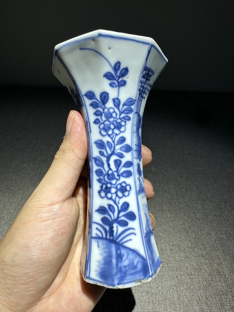 古玩陶瓷青花山水花卉紋花觚真品鑒賞圖