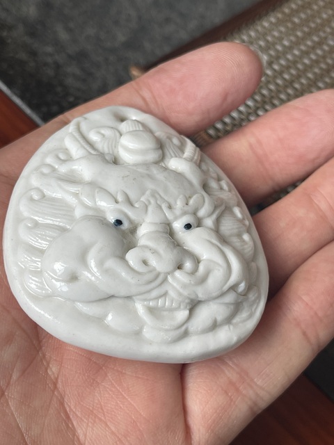 古玩陶瓷德化白瓷牌子真品鑒賞圖
