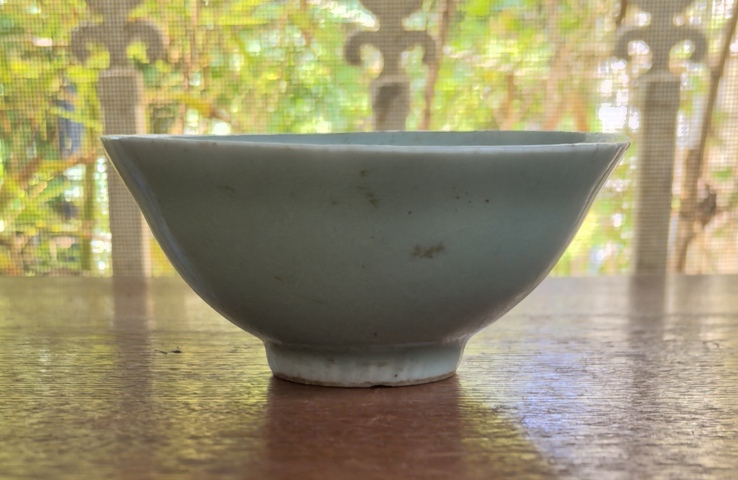 古玩陶瓷豆青釉小碗真品鑒賞圖