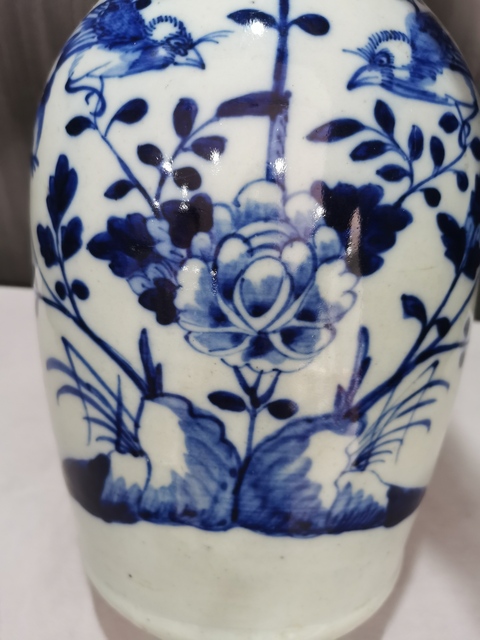 古玩陶瓷花鳥紋青花雙對獅耳盤口瓶真品鑒賞圖