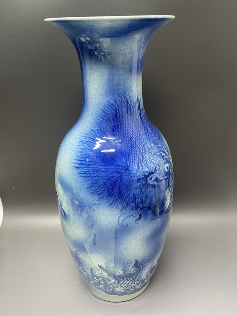 古玩陶瓷清中期·灑藍吹釉蒼龍教子觀音瓶·60厘米拍賣，當前價格13600元