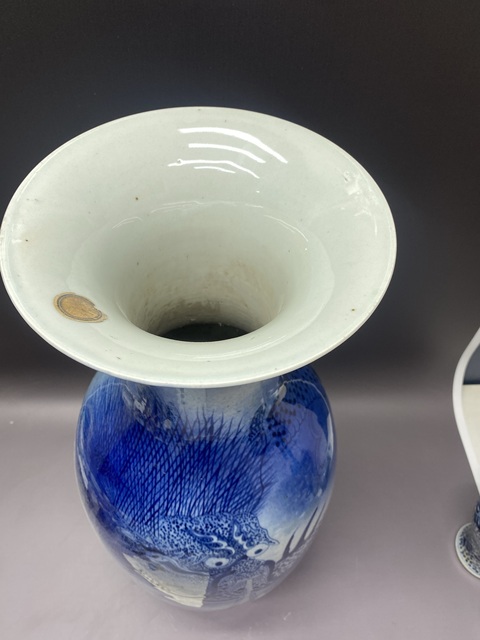 古玩陶瓷清中期·灑藍吹釉蒼龍教子觀音瓶·60厘米拍賣，當前價格13600元