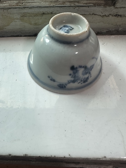 古玩陶瓷花卉紋青花杯真品鑒賞圖