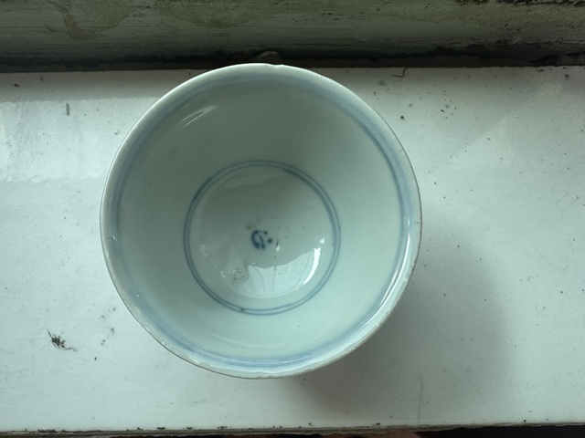 古玩陶瓷花卉紋青花杯真品鑒賞圖