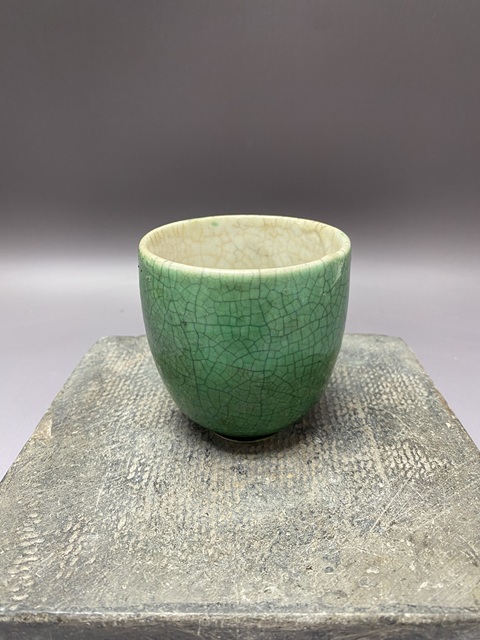 古玩陶瓷綠哥釉杯真品鑒賞圖