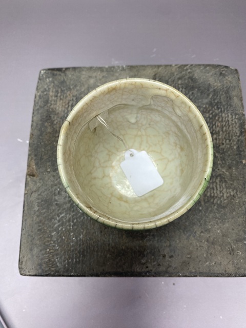 古玩陶瓷綠哥釉杯真品鑒賞圖