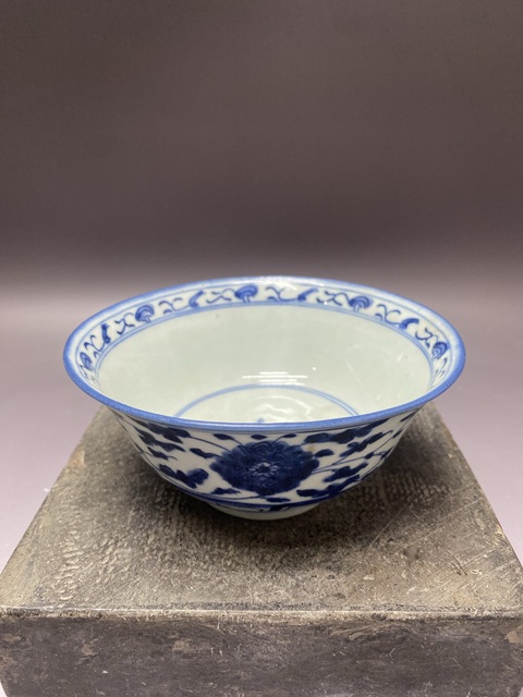 古玩陶瓷清嘉慶·纏枝蓮青花碗拍賣，當前價格389元