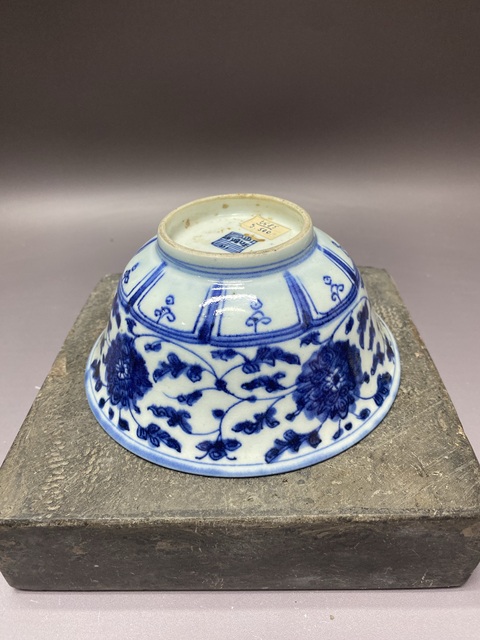 古玩陶瓷清嘉慶·纏枝蓮青花碗拍賣，當前價格389元