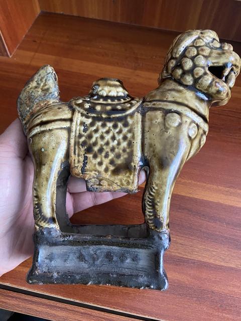 古玩陶瓷獅子塑像燭臺真品鑒賞圖
