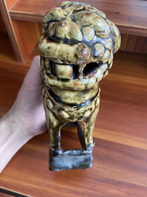 古玩陶瓷獅子塑像燭臺真品鑒賞圖