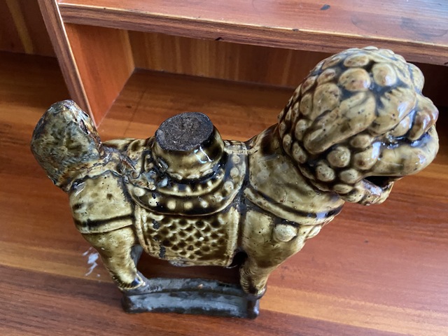 古玩陶瓷獅子塑像燭臺真品鑒賞圖