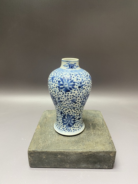 古玩陶瓷花卉紋青花雞腿蓋瓶真品鑒賞圖