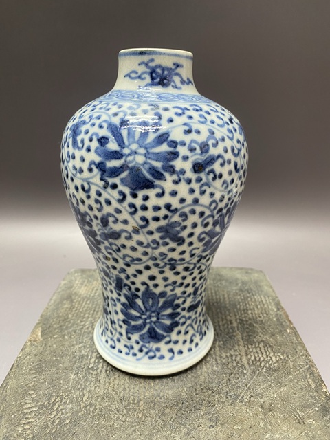 古玩陶瓷花卉紋青花雞腿蓋瓶真品鑒賞圖