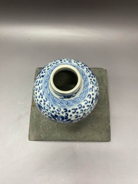 古玩陶瓷花卉紋青花雞腿蓋瓶真品鑒賞圖
