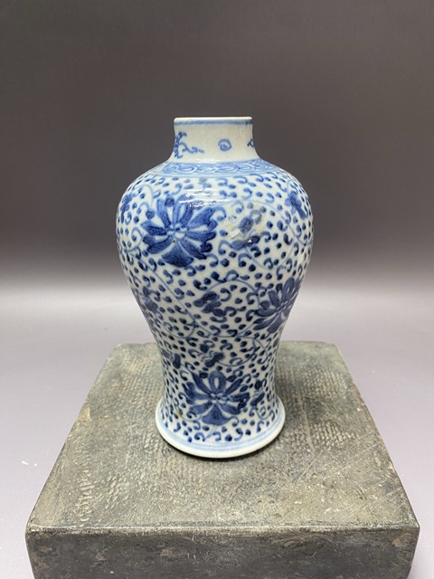 古玩陶瓷花卉紋青花雞腿蓋瓶真品鑒賞圖
