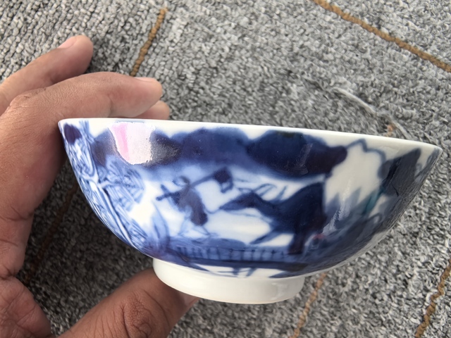 古玩陶瓷樵漁耕讀山水紋青花碗真品鑒賞圖