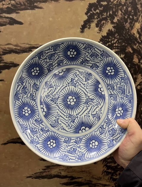 古玩陶瓷青花花卉紋盤真品鑒賞圖