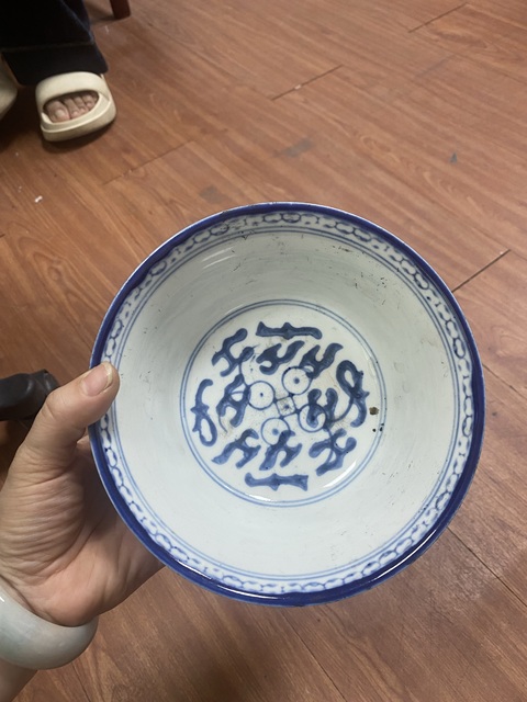 古玩陶瓷花卉紋青花碗真品鑒賞圖
