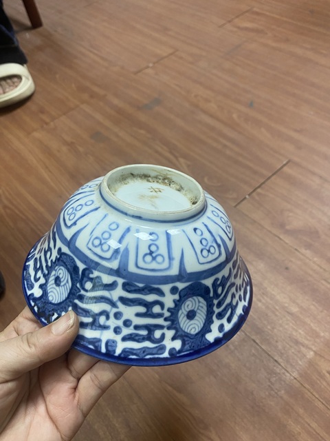 古玩陶瓷花卉紋青花碗真品鑒賞圖