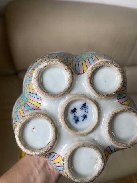 古玩陶瓷晚清細路粉彩五孔瓶真品鑒賞圖