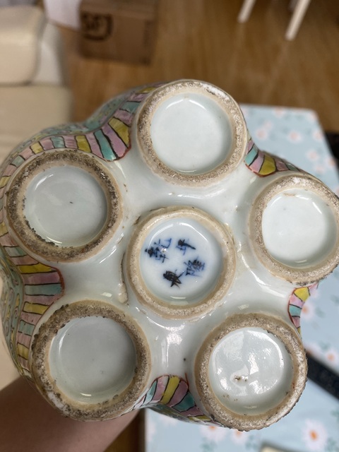 古玩陶瓷晚清細路粉彩五孔瓶真品鑒賞圖