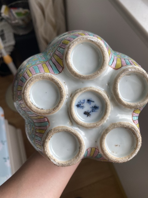 古玩陶瓷晚清細路粉彩五孔瓶真品鑒賞圖