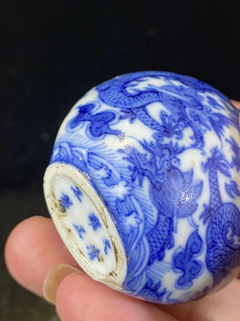 古玩陶瓷龍紋青花鼻煙壺真品鑒賞圖
