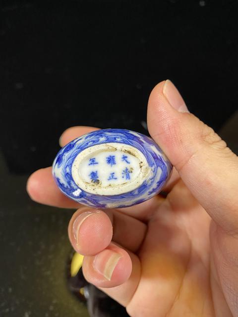 古玩陶瓷龍紋青花鼻煙壺真品鑒賞圖