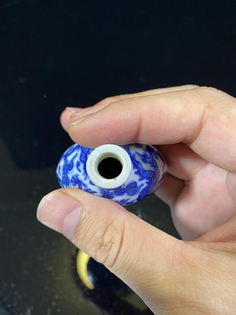 古玩陶瓷龍紋青花鼻煙壺真品鑒賞圖