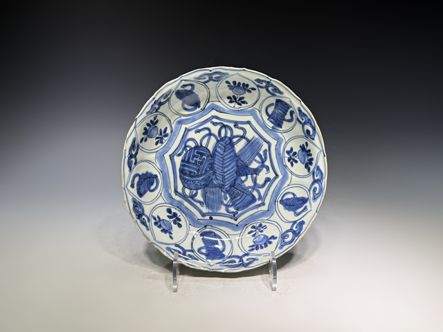 古玩陶瓷明晚期·青花雜寶紋盤真品鑒賞圖