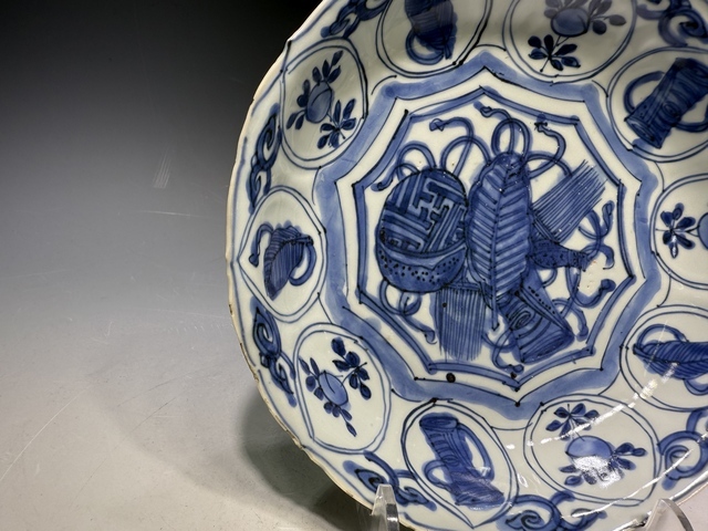 古玩陶瓷明晚期·青花雜寶紋盤真品鑒賞圖