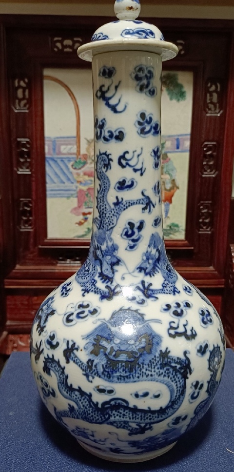 古玩陶瓷龍紋青花瓶真品鑒賞圖
