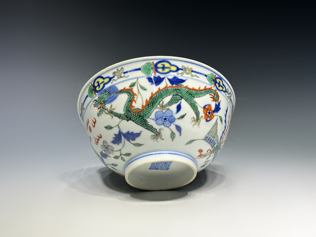 古玩陶瓷清晚期·青花加彩龍鳳紋碗真品鑒賞圖