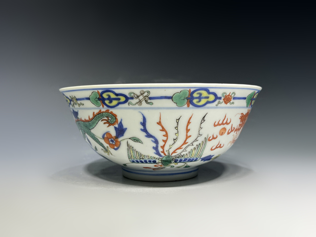 古玩陶瓷清晚期·青花加彩龍鳳紋碗真品鑒賞圖