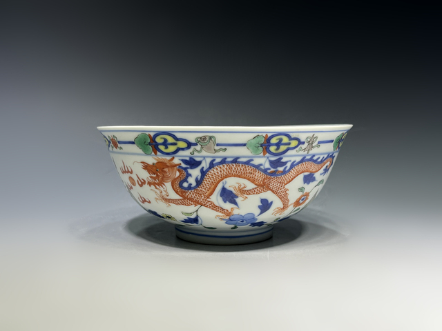 古玩陶瓷清晚期·青花加彩龍鳳紋碗真品鑒賞圖