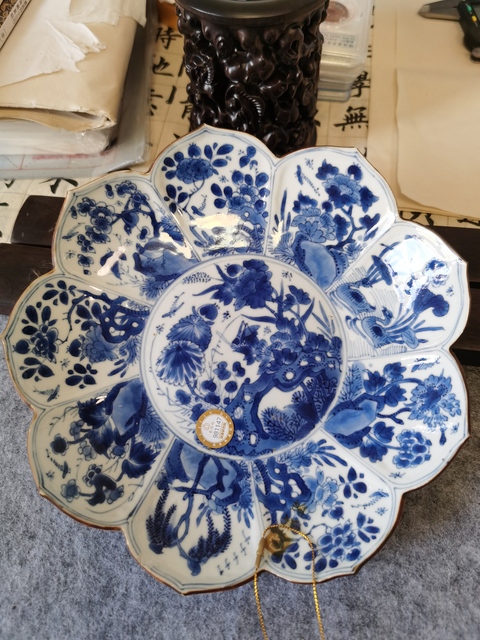 古玩陶瓷清代康熙青花蟲草蓮瓣盤拍賣,當前價格11800元