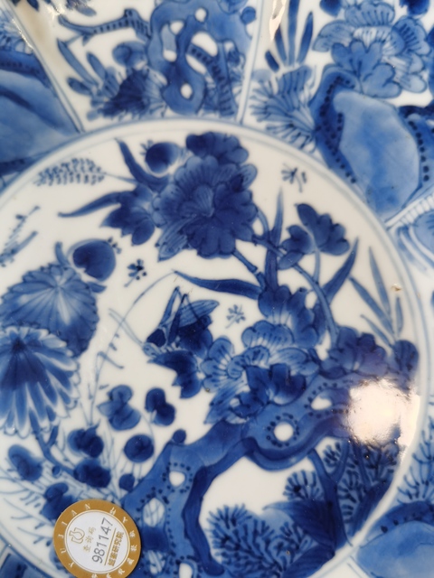 古玩陶瓷清代康熙青花蟲草蓮瓣盤拍賣,當前價格11800元