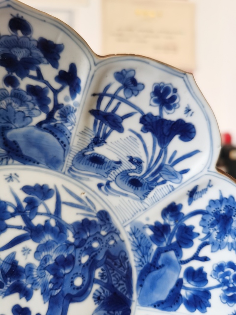 古玩陶瓷清代康熙青花蟲草蓮瓣盤拍賣,當前價格11800元