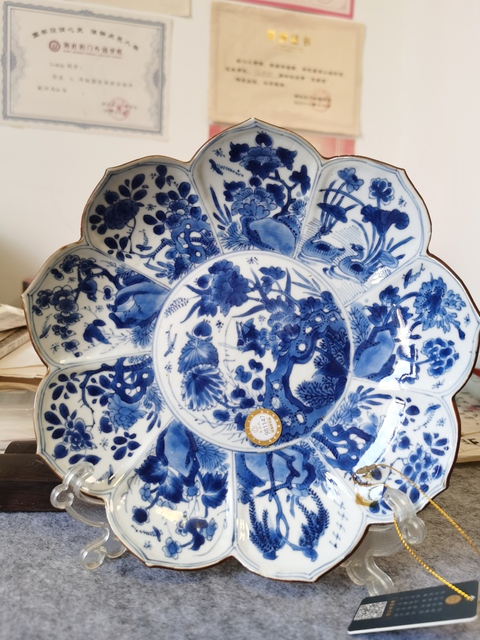 古玩陶瓷清代康熙青花蟲草蓮瓣盤拍賣,當前價格11800元