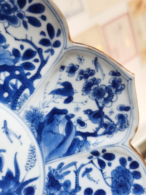 古玩陶瓷清代康熙青花蟲草蓮瓣盤拍賣,當前價格11800元