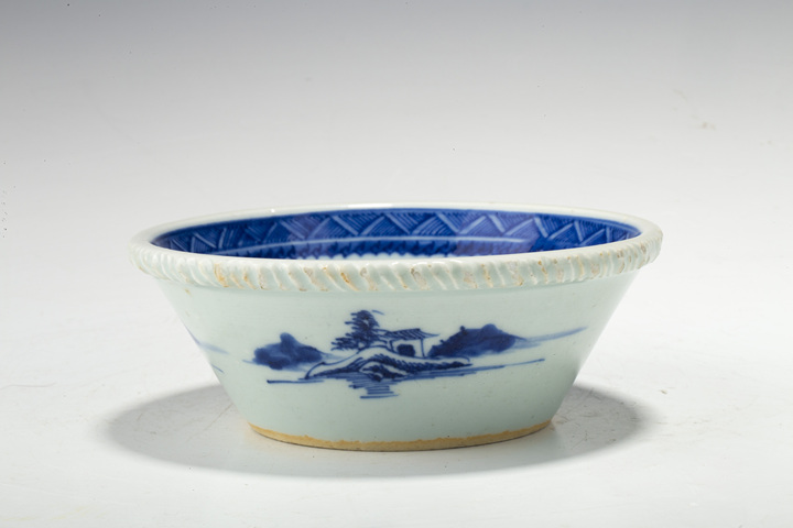 古玩陶瓷清乾隆·青花山水樓閣人物紋花口洗
真品鑒賞圖
