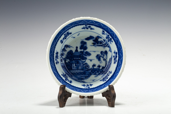 古玩陶瓷清乾隆·青花山水樓閣人物紋花口洗
真品鑒賞圖