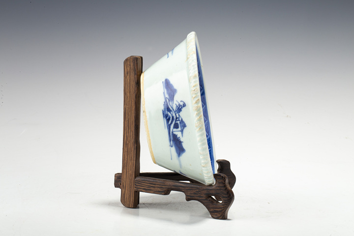 古玩陶瓷清乾隆·青花山水樓閣人物紋花口洗
真品鑒賞圖