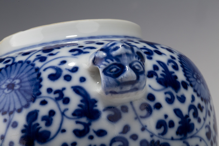 古玩陶瓷清中晚·青花纏枝花卉紋獸耳罐拍賣，當前價格636元