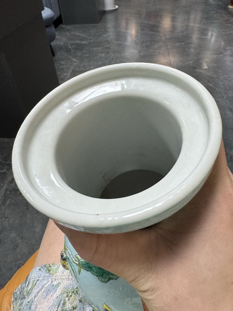 古玩陶瓷松石綠貼塑粉彩博古圖棒槌瓶真品鑒賞圖